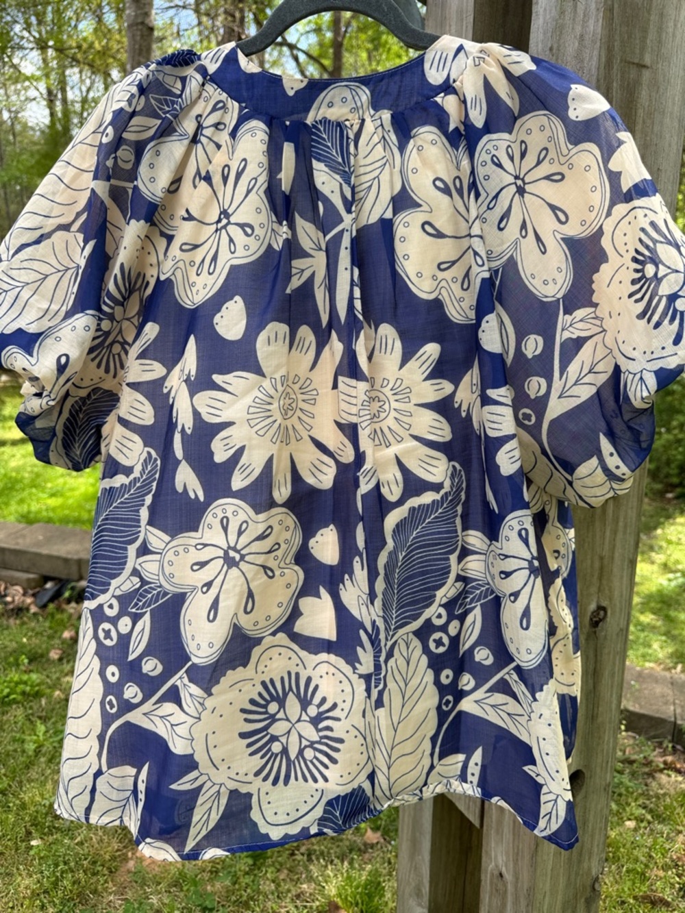 Umgee Blue and Cream Floral Split-Neck Peasant Top - Picture 4 of 5